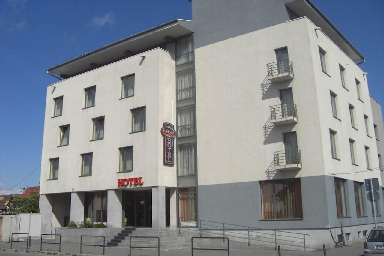 Regal 3*