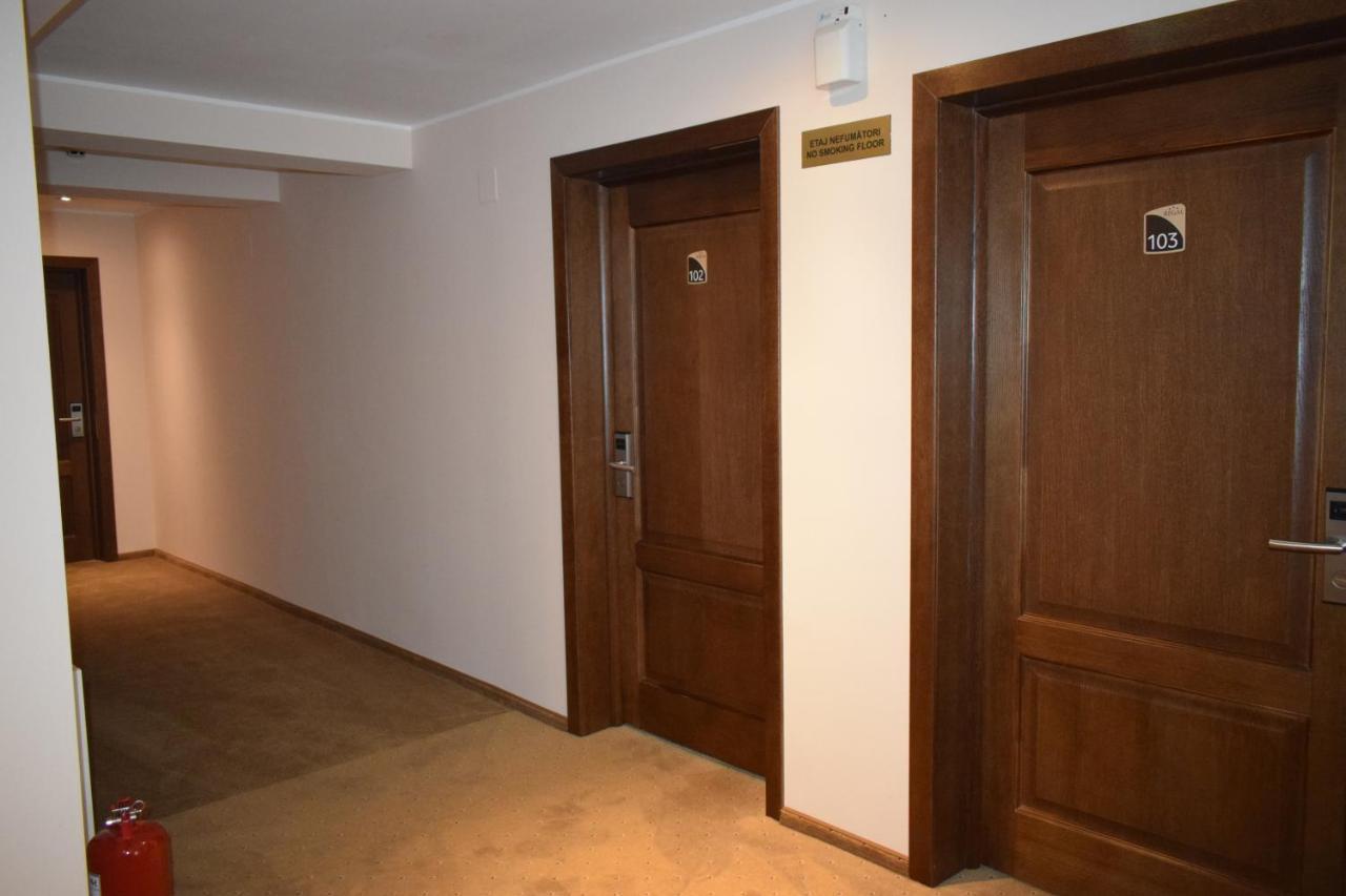 Regal Hotel 3*