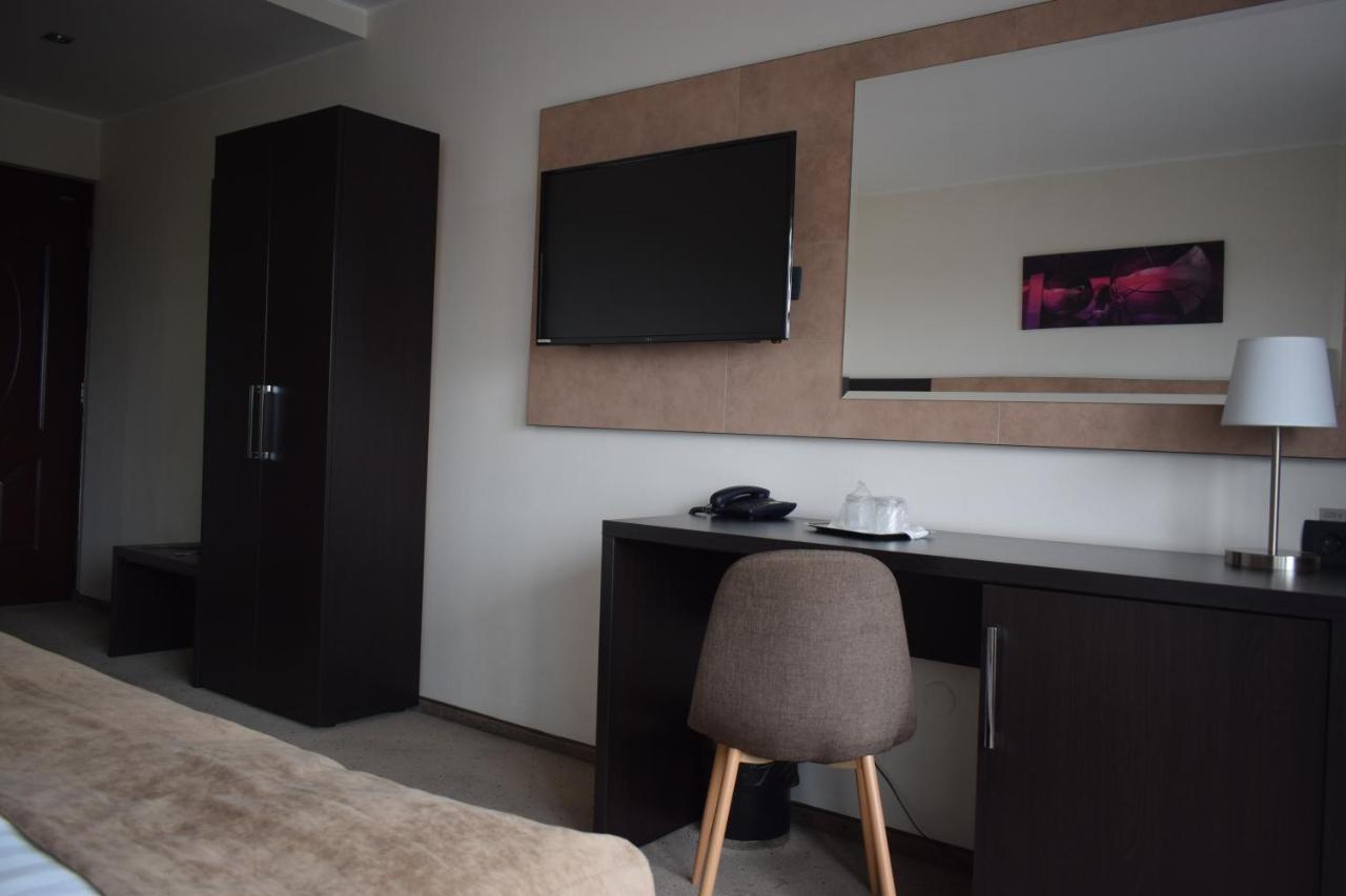 Regal 3*