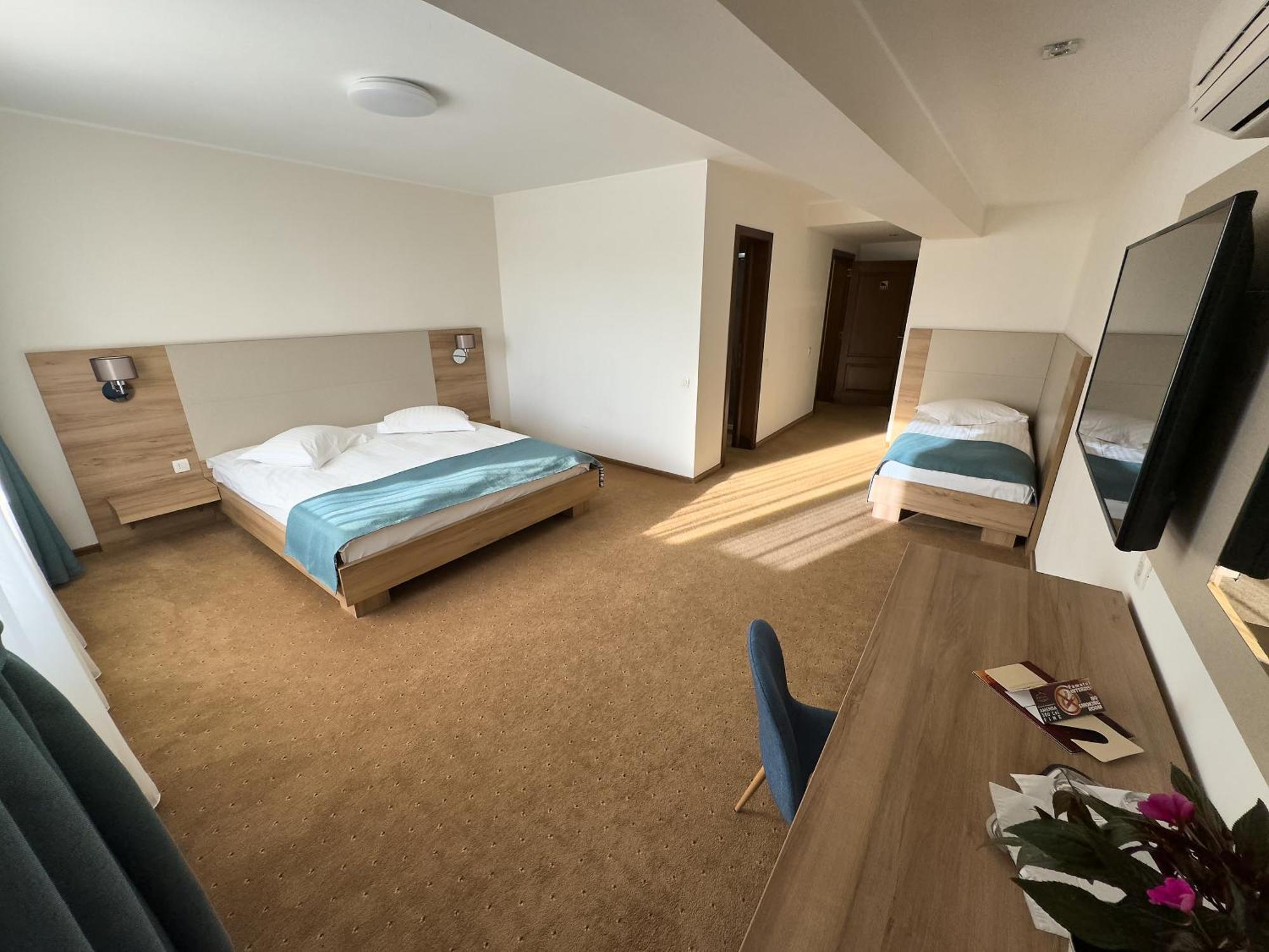 Regal Hotel 3*